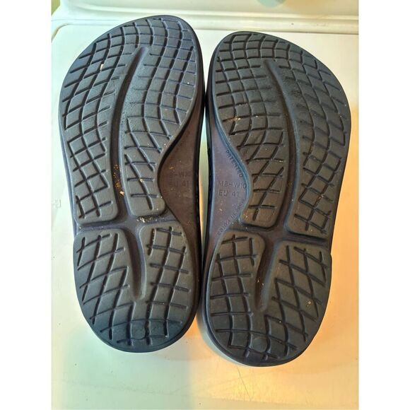 OOFOS Slides (W: 10, M-8) - Picture 7 of 7